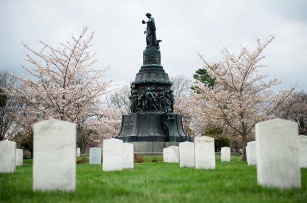 The surrounding landscape, graves and headsto<em></em>nes will be protected while the Co<em></em>nfederate Memorial is taken down.